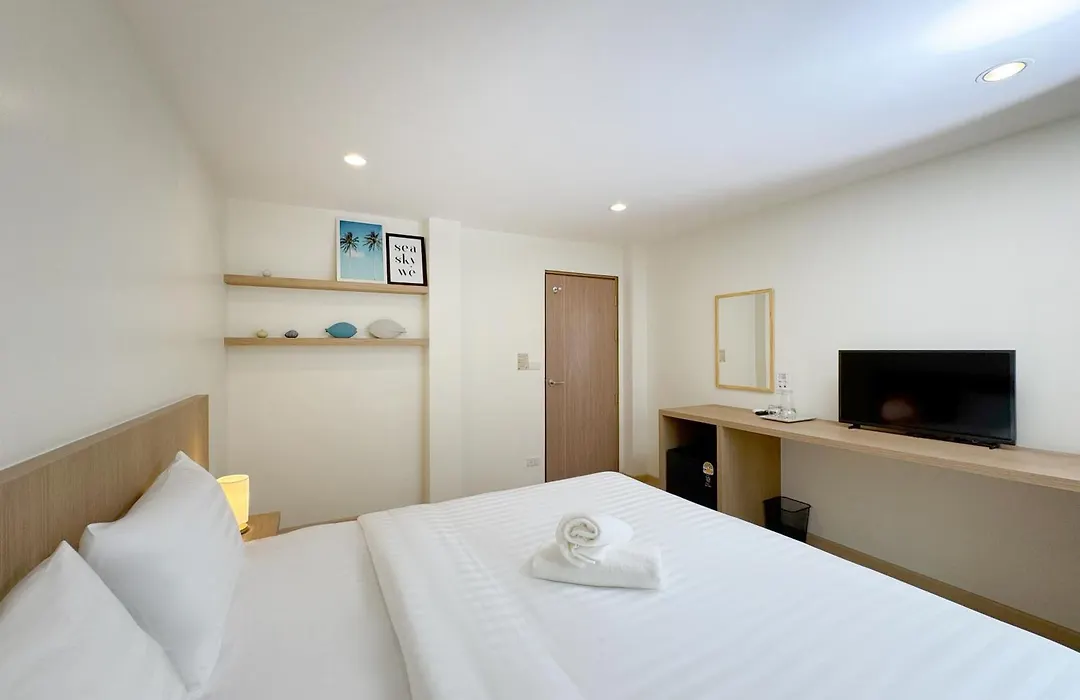 Fishtail Hostel Phuket-1